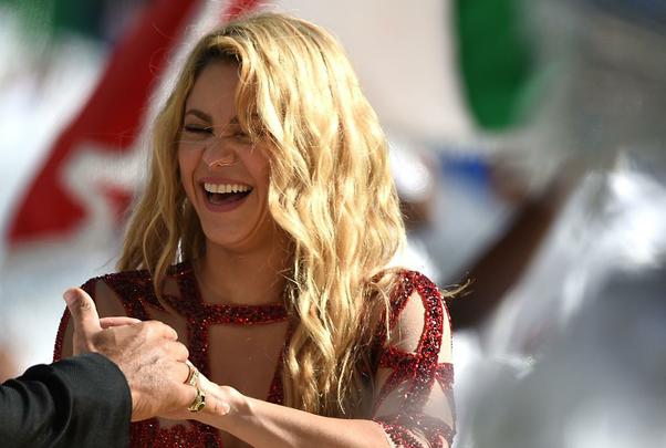 Shakira na festa de encerramento da Copa; na sequncia, ela se encontrou com o marido Piqu, jogador do Barcelona, e com o filho Milan