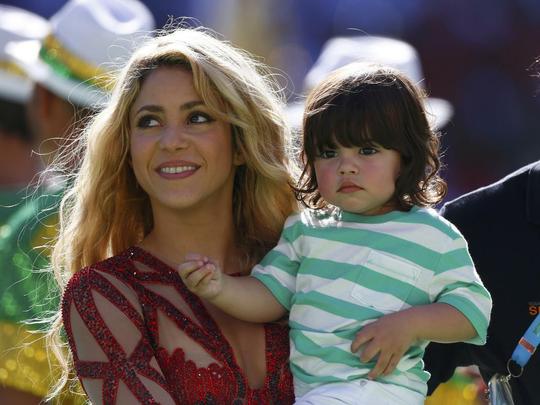 Shakira na festa de encerramento da Copa; na sequncia, ela se encontrou com o marido Piqu, jogador do Barcelona, e com o filho Milan