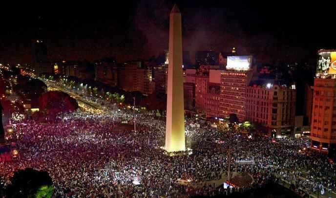 Jogadores em campo e torcedores nas arquibancadas e em Buenos Aires se decepcionam