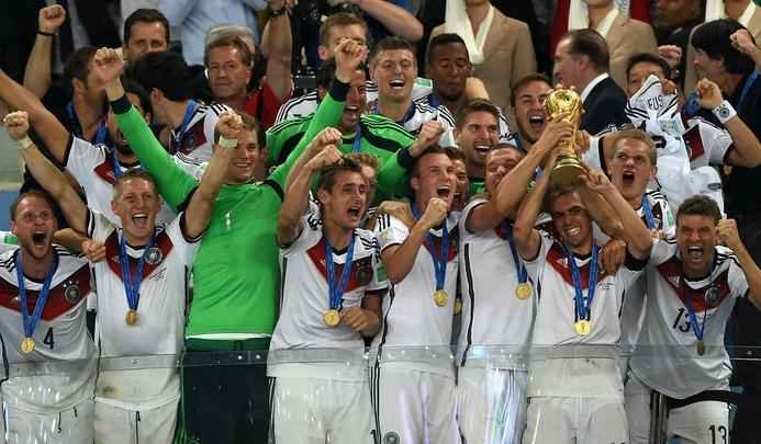 No Maracan, Seleo da Alemanha festeja a conquista da quarta Copa do Mundo