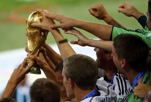 No Maracan, Seleo da Alemanha festeja a conquista da quarta Copa do Mundo