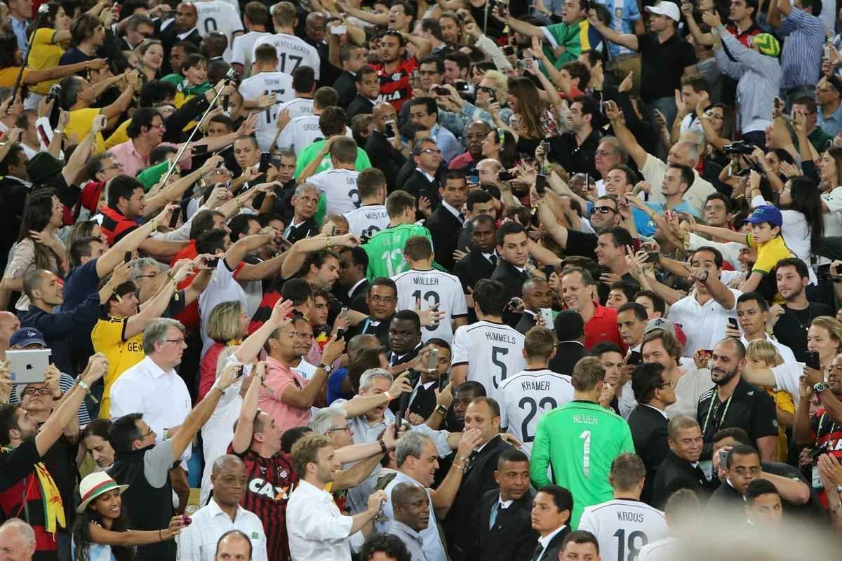 Com gol de Mario Gtze, Alemanha conquistou seu quarto ttulo mundial; veja fotos da festa germnica e da decepo argentina no Maracan
