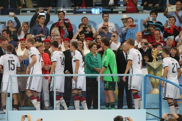 Com gol de Mario Gtze, Alemanha conquistou seu quarto ttulo mundial; veja fotos da festa germnica e da decepo argentina no Maracan