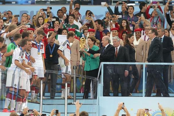 Com gol de Mario Gtze, Alemanha conquistou seu quarto ttulo mundial; veja fotos da festa germnica e da decepo argentina no Maracan