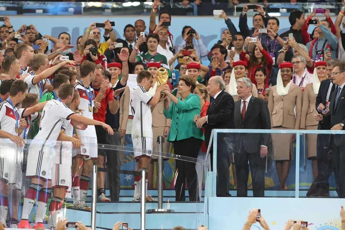 Com gol de Mario Gtze, Alemanha conquistou seu quarto ttulo mundial; veja fotos da festa germnica e da decepo argentina no Maracan