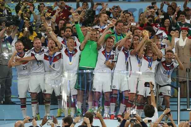 Com gol de Mario Gtze, Alemanha conquistou seu quarto ttulo mundial; veja fotos da festa germnica e da decepo argentina no Maracan