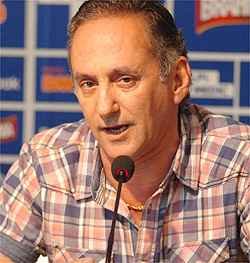 Alexandre Guzanshe/EM/D.Apress
