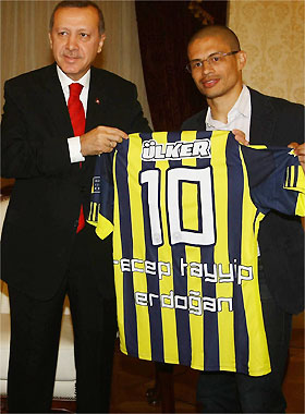 REUTERS/Fenerbahce Sports Club/Handout REUTERS/Fenerbahce Sports Club/Handout