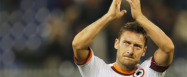 Totti marca, Roma vira sobre o Genoa e assume o segundo lugar na