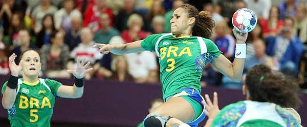 Alexandra leva o prêmio de melhor jogadora do mundo no handebol