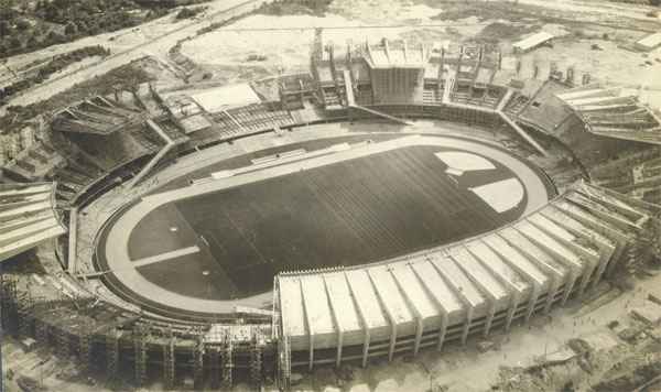 Vista aérea das obras de construção do Mineirão; estádio foi inaugurado em 05/09/1965 (Jose Nicolau/O Cruzeiro/EM. Brasil)