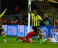 Com gol heroico de brasileiro, Dortmund vira sobre o Mlaga e chega  semifinal