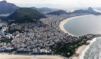 Copacabana recebe milhes de turistas anualmente
Copacabana receive every year millions of visitors (AFP PHOTO/Christophe SIMON )
