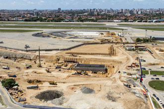 Obras de ampliao no Aeroporto de Fortaleza
Work to amplify Fortaleza`s airport (Crdito Portal da Copa/ME/Abril de 2013 )
