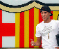 Neymar chega ao Camp Nou com festa dos torcedores