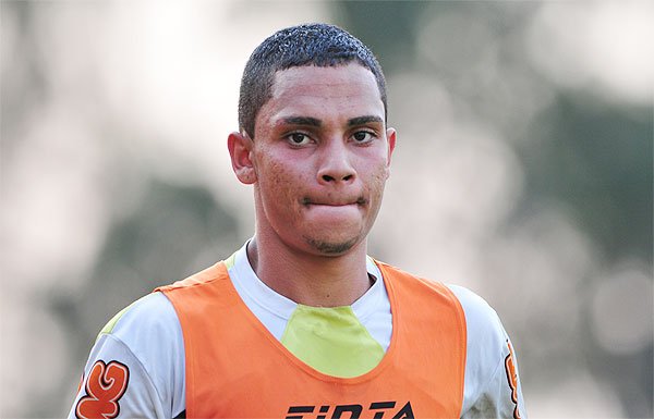 Flamengo e Botafogo sondam lateral-esquerdo do América-MG