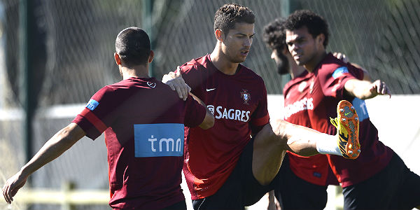 Cristiano Ronaldo não treina com reservas após classificação de Portugal -  Superesportes