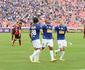 Cruzeiro goleia o Flamengo e mantm a liderana do Brasileiro durante a Copa