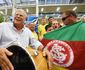 Samba e pequeno David Luiz animam Confins na chegada da Seleo Brasileira a Belo Horizonte