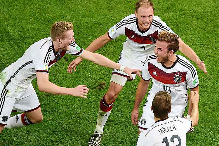Em jogo épico de seis gols, Alemanha elimina Argentina nas penalidades 