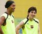 Ronaldinho e Messi voltam a jogar juntos nesta sexta; veja fotos da dupla desde 2005