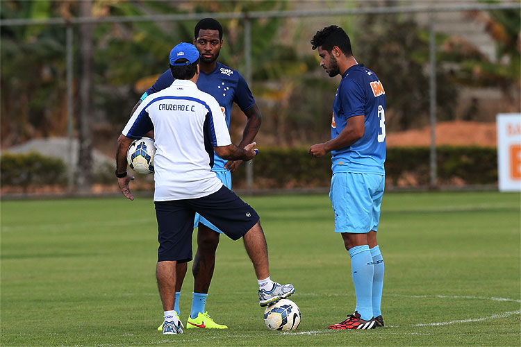 Com três titulares poupados, Cruzeiro encerra preparação com treino recreativo