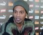 Jogador livre no mercado, Ronaldinho Gacho diz que telefone de Assis no para de tocar
