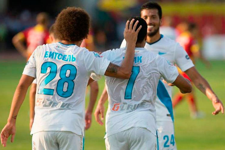 Hulk marca, Zenit vence e assume a liderança do Campeonato Russo