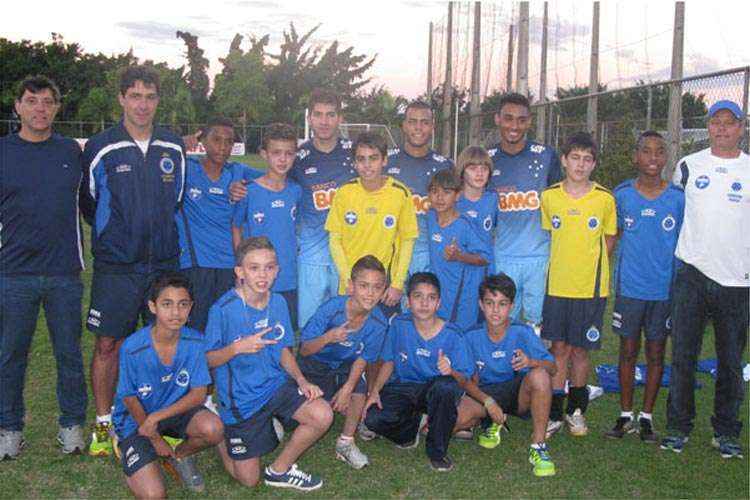 Garotos do Cruzeiro representam o Brasil em torneio com 31 seleções mundiais