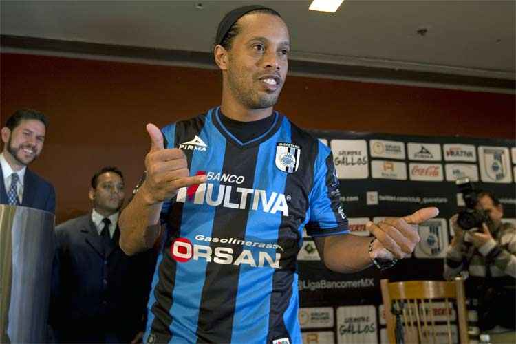 CAMISA QUERETARO-MEX – RONALDINHO GAUCHO – APRESENTACAO DO JOGADOR –  TEMPORADA 2014 – AUTOGRAFADA PELO CRAQUE – Play For a Cause