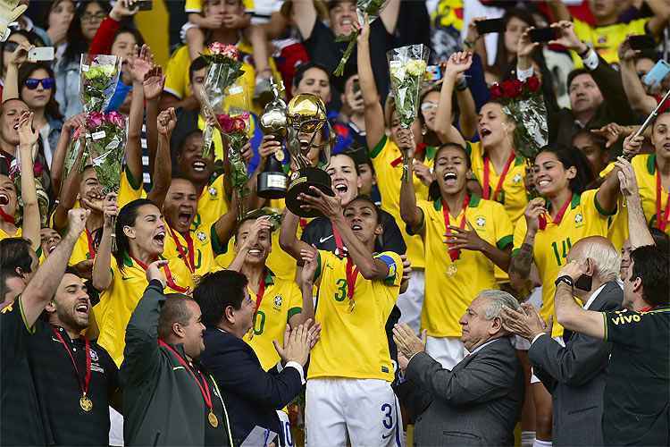 Seleção brasileira feminina bate Colômbia e conquista a Copa