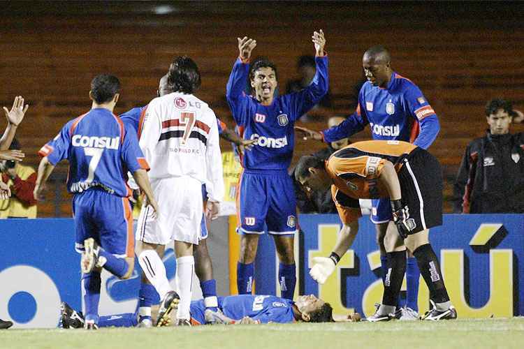 Agora é ir para o Morumbi e jogar com 10 Zagueiros