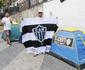 Atleticano faz loucura e acampa na porta da sede em busca de ingresso para final da Copa do Brasil