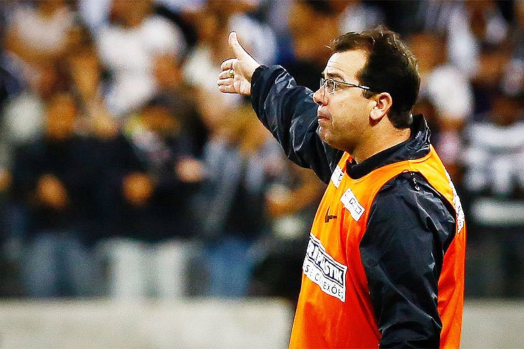 Enderson diz entender vaias em derrota diante do Cruzeiro e fala em planejamento para 2015