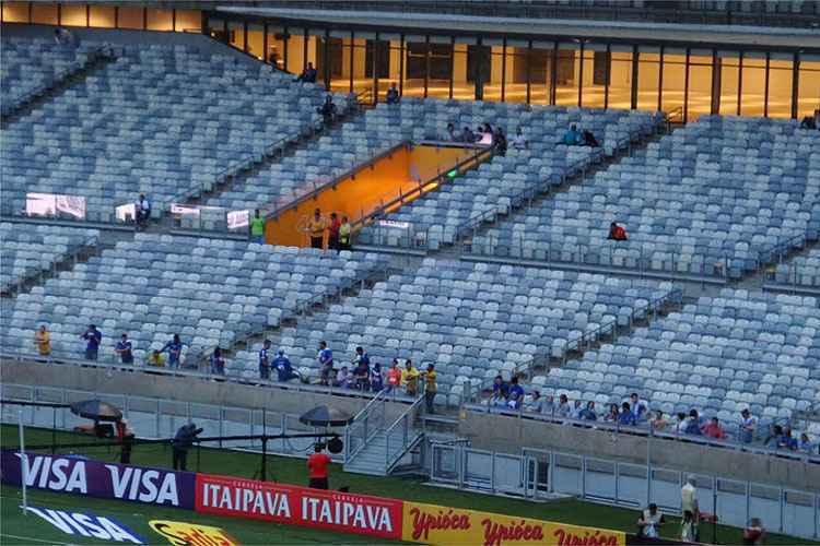 PM de Minas proíbe torcedores do Galo de levar a letra B para o clássico  contra o Cruzeiro, no sábado - Lance!