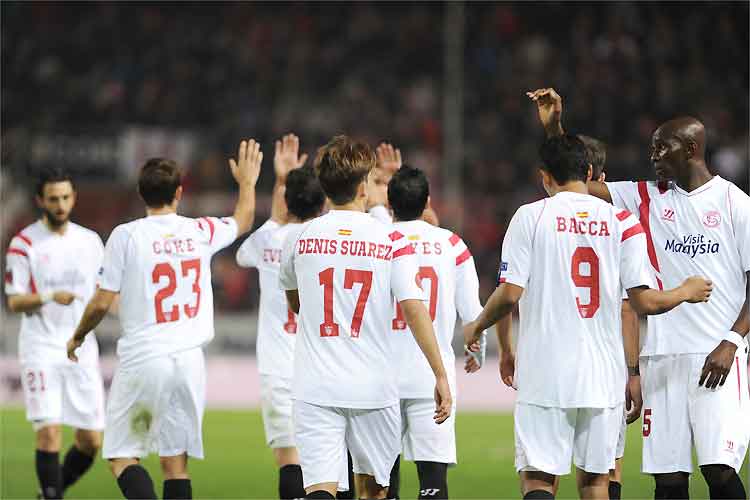 Besiktas vence o Dínamo de Kiev e avança para a fase de grupos