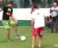 Vdeo: lutadores jogam bola na Arena Palmeiras e Lyoto Machida aplica 'caneta' em Renan Baro