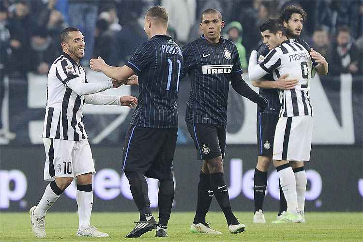 Em tarde de golaços, Napoli consegue arrancar empate com o Milan 
