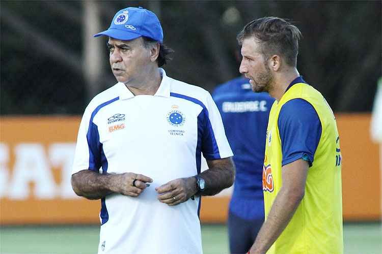 Marcelo Oliveira vê elenco do Cruzeiro preparado para suprir perdas de Egídio e Nilton