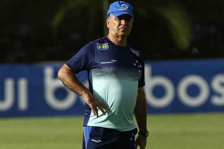 Marcelo Oliveira elogia Wagner e Alex, nomes na pauta do Cruzeiro para o meio-campo