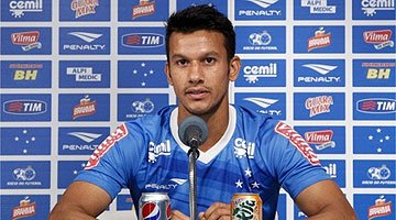 Antigo companheiro, Henrique dá boas vindas a Charles e espera sucesso do colega no Cruzeiro