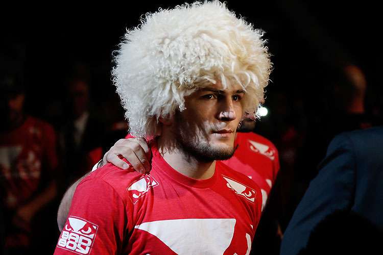 Khabib Nurmagomedov aposta em Rafael dos Anjos e provoca campeão