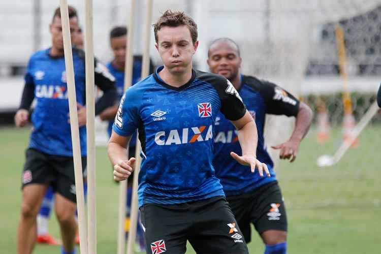 Dagoberto elogia elenco do Cruzeiro e quer estrear contra o Galo