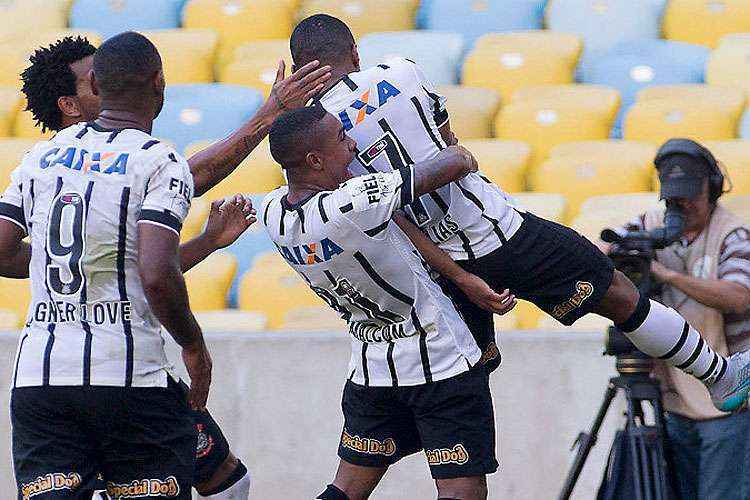 Atlético-MG goleia Flamengo por 3 x 0 no Maraca e encosta no Palmeiras