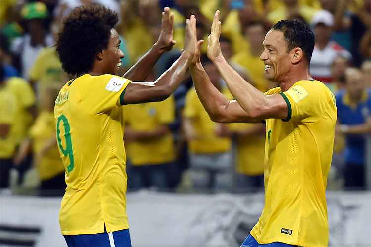 Com um a mais, Brasil vence na reestreia de Dunga com golaço de Neymar -  Superesportes