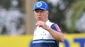 Em disputa pessoal entre Mano e Falcão, Cruzeiro e Sport duelam pelo G-4