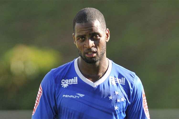 Cruzeiro divulga situação clínica dos lesionados; zagueiro Dedé começa preparação física dia 18