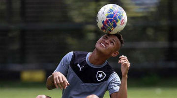 Zico aposta em legião de brasileiros para sonhar com título do