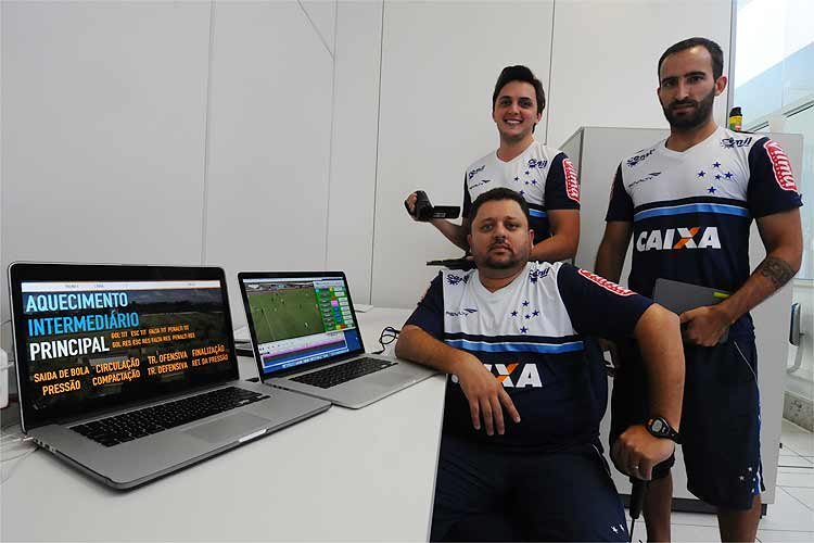 Muito além de estatísticas: como trabalham analistas de mercado e desempenho do Cruzeiro