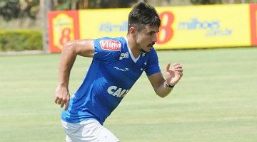 Willian volta a treinar normalmente e reforçará Cruzeiro na reta final do Campeonato Mineiro